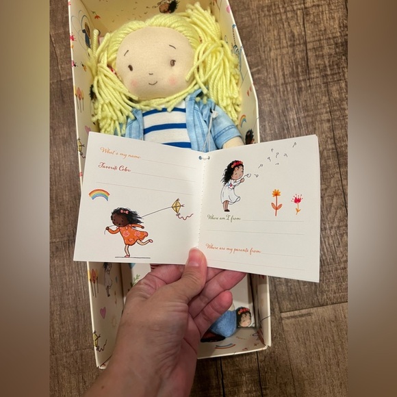 Bunnies by the Bay Global Sisters Cassie doll - Picture 3 of 5